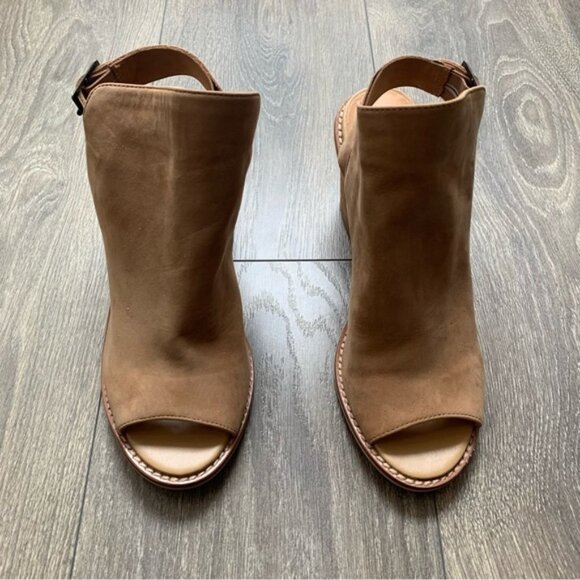 Chinese Laundry Caleb Suede Stacked Heel Sandals Brass Buckle Nude Size 8 - Picture 5 of 15